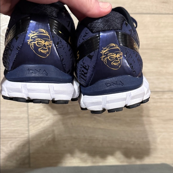 Brooks Men's Athletic Shoes in Navy and Gold - Picture 6 of 7